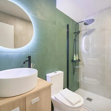 Apartment & Sunny 10m To Beach, By Timecooler *