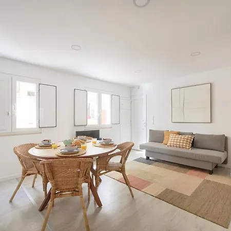 & Sunny 10m To Beach, By Timecooler Apartment *