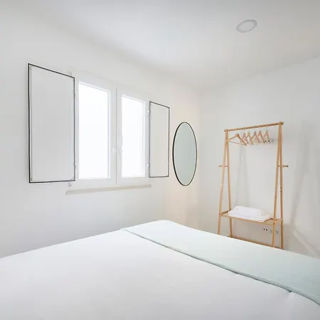 & Sunny 10m To Beach, By Timecooler Apartment *