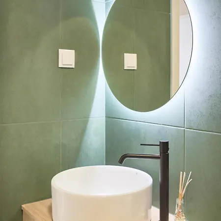 Apartment & Sunny 10m To Beach, By Timecooler