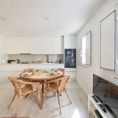 Apartment & Sunny 10m To Beach, By Timecooler *