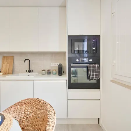 & Sunny 10m To Beach, By Timecooler Apartment