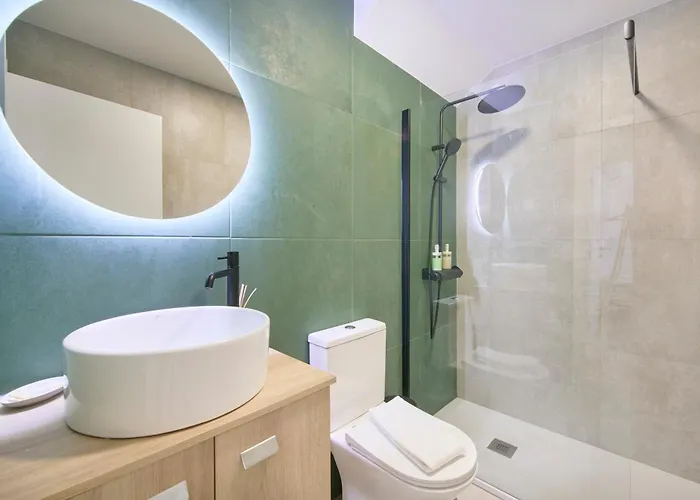 Apartman & Sunny 10m To Beach, By Timecooler *