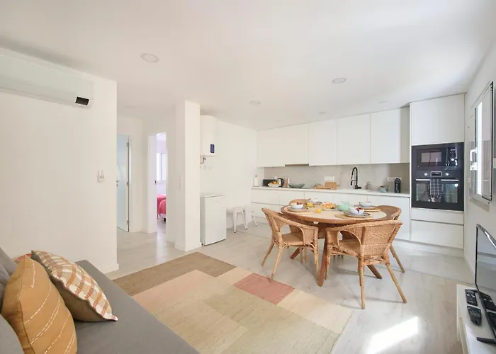 Apartman & Sunny 10m To Beach, By Timecooler *