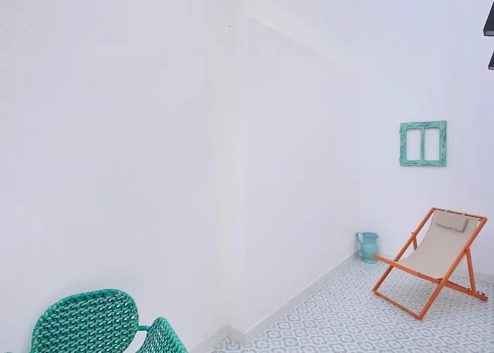 & Sunny 10m To Beach, By Timecooler