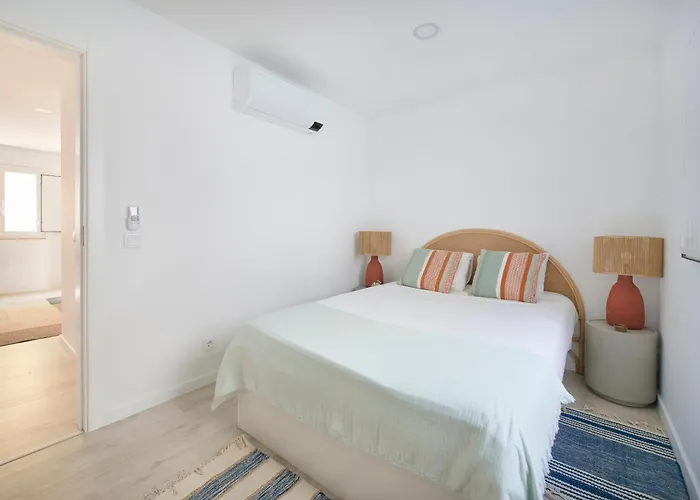 Apartman & Sunny 10m To Beach, By Timecooler