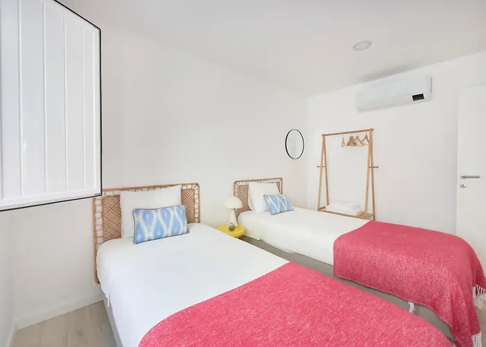 Apartman & Sunny 10m To Beach, By Timecooler *