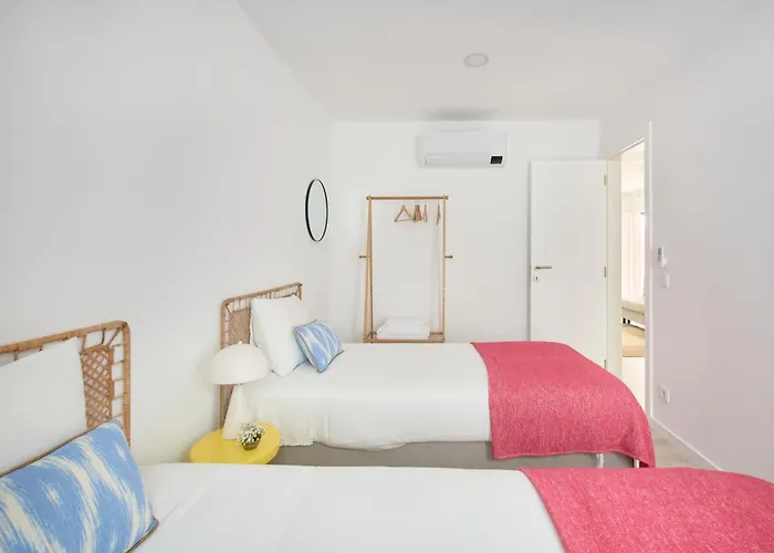 & Sunny 10m To Beach, By Timecooler Apartman *