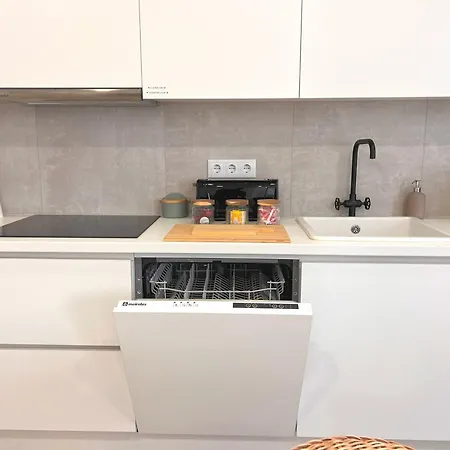 Apartment & Sunny 10m To Beach, By Timecooler Setubal