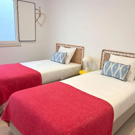 & Sunny 10m To Beach, By Timecooler Apartment *