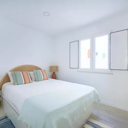 & Sunny 10m To Beach, By Timecooler * سيتوبال