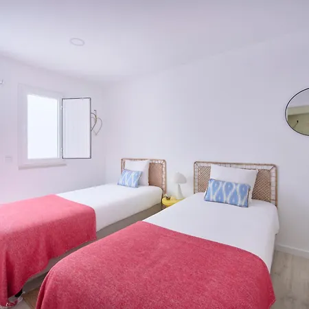 & Sunny 10m To Beach, By Timecooler Apartamento